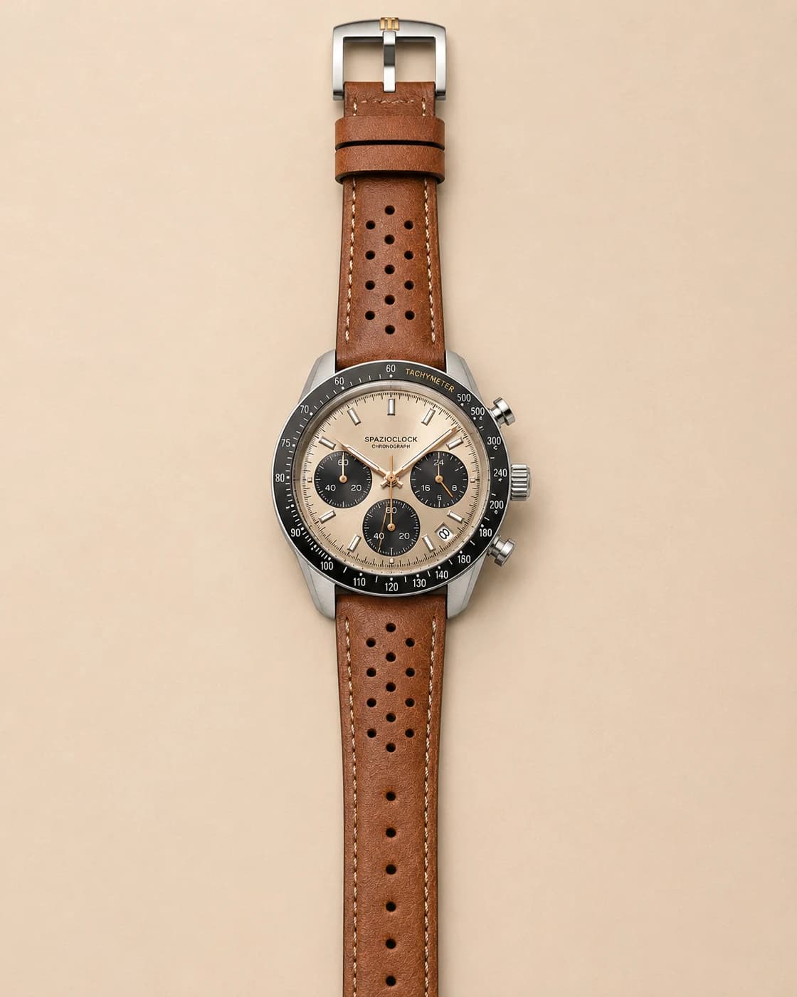 Veloce Champagne de Spazioclock, reloj en champagne fotografiado sobre fondo piedra